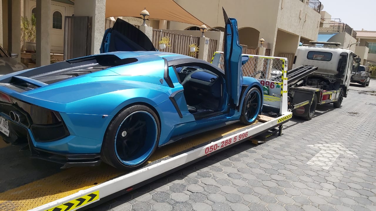 نقل لامبورغيني زرقاء